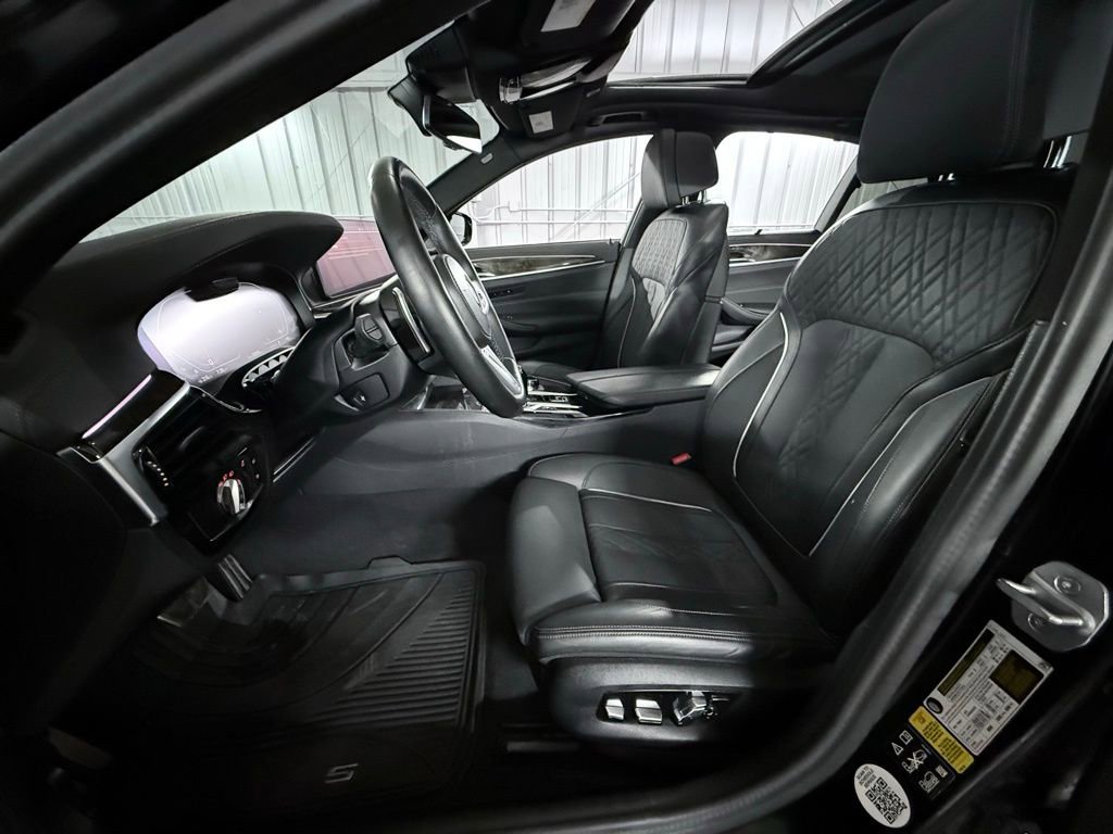 Used 2023 BMW M550i xDrive w/ Executive Package AWD/4WD image 19