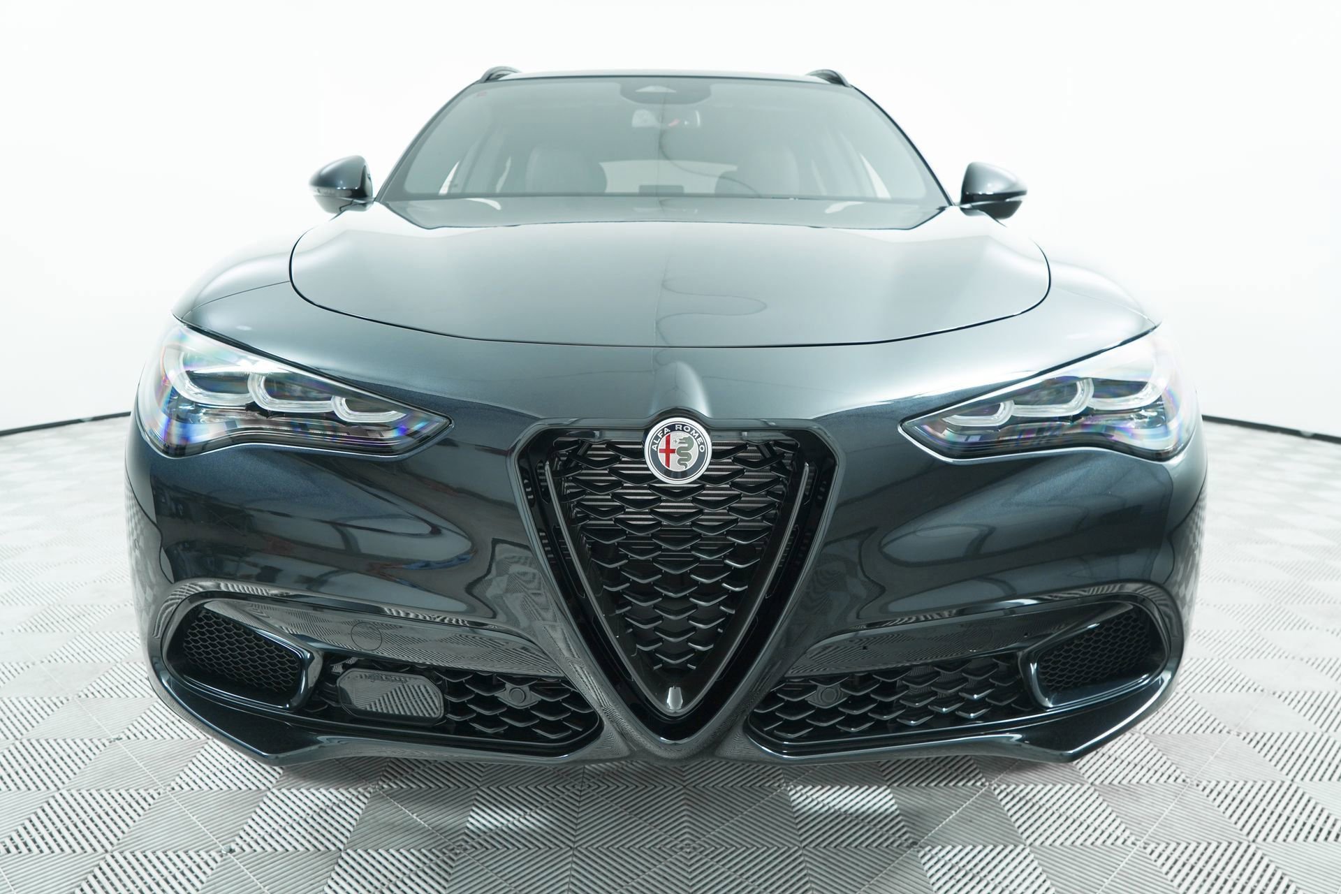 New 2025 Alfa Romeo Stelvio Sprint image 2