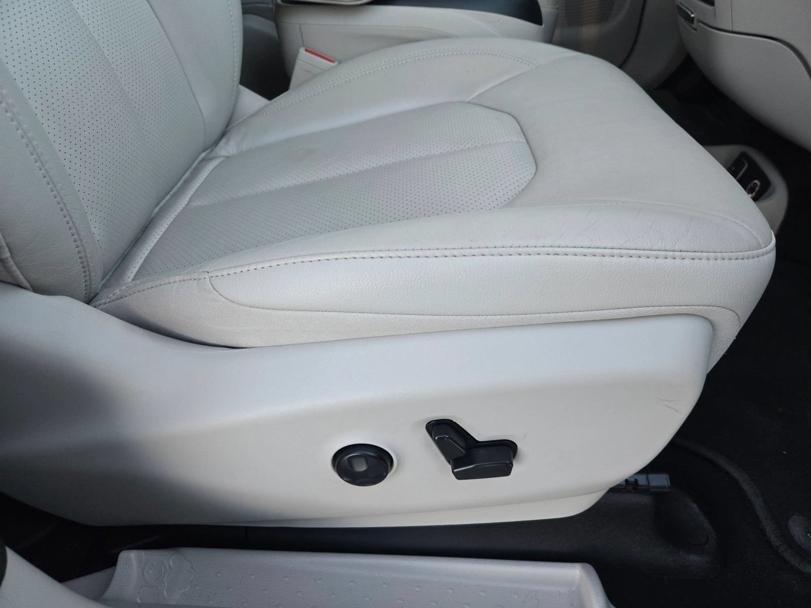 Used 2021 Chrysler Pacifica Touring-L w/ Premium & Safety Sphere Group AWD/4WD image 26