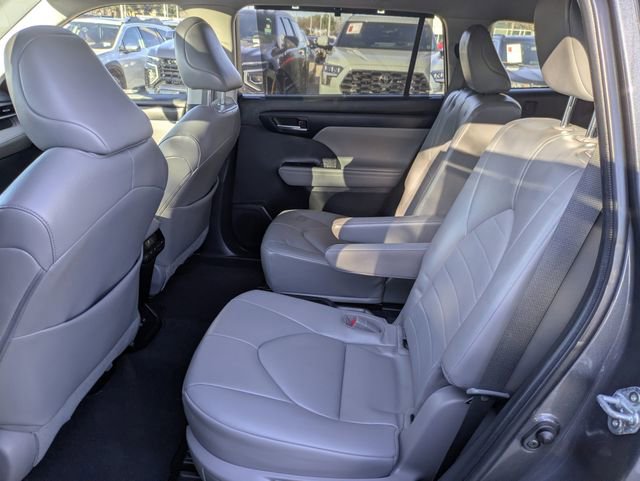 Used 2023 Toyota Highlander XLE image 27