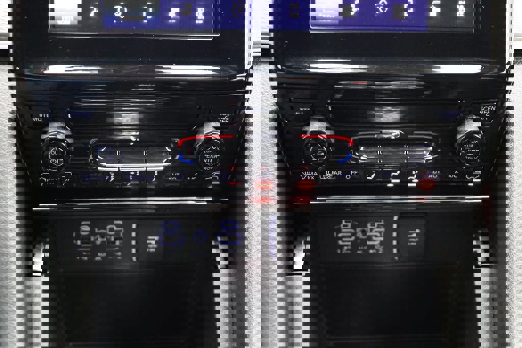 Used 2025 Jeep Grand Cherokee L Laredo image 23