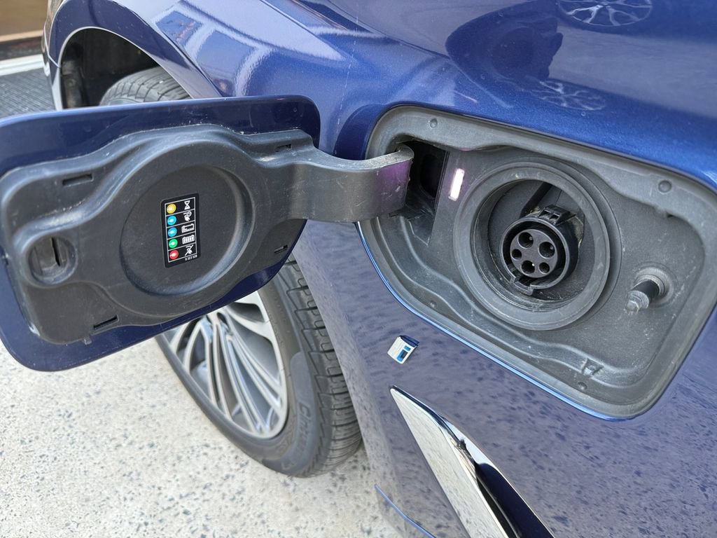 Used 2018 BMW 530e xDrive w/ Premium Package 2 image 35