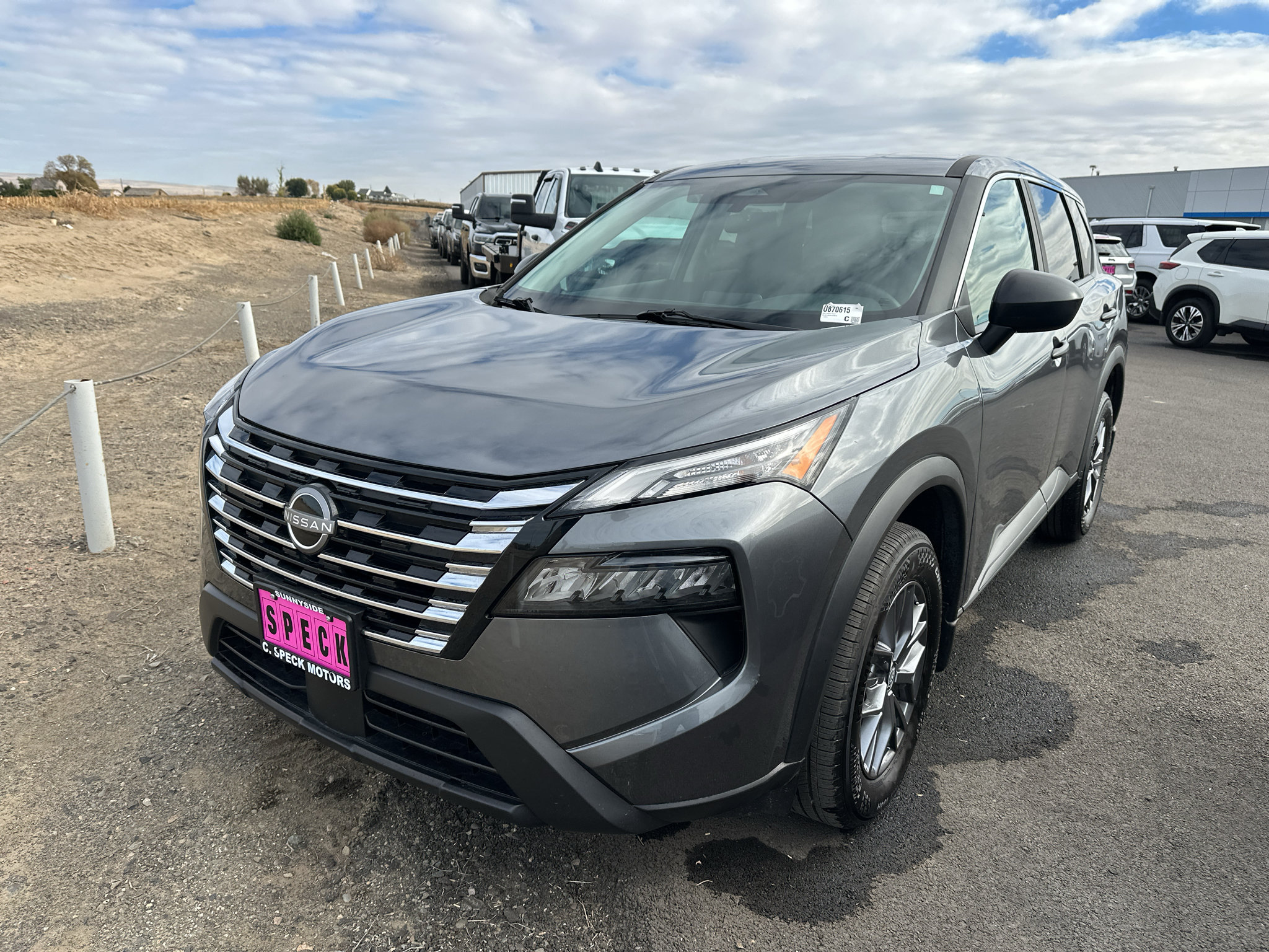 Used 2025 Nissan Rogue S AWD/4WD image 1