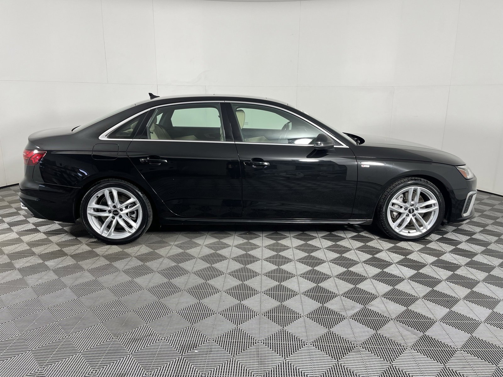 Used 2024 Audi A4 2.0T Premium Plus image 10