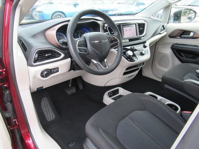 Certified 2023 Chrysler Voyager LX FWD image 15