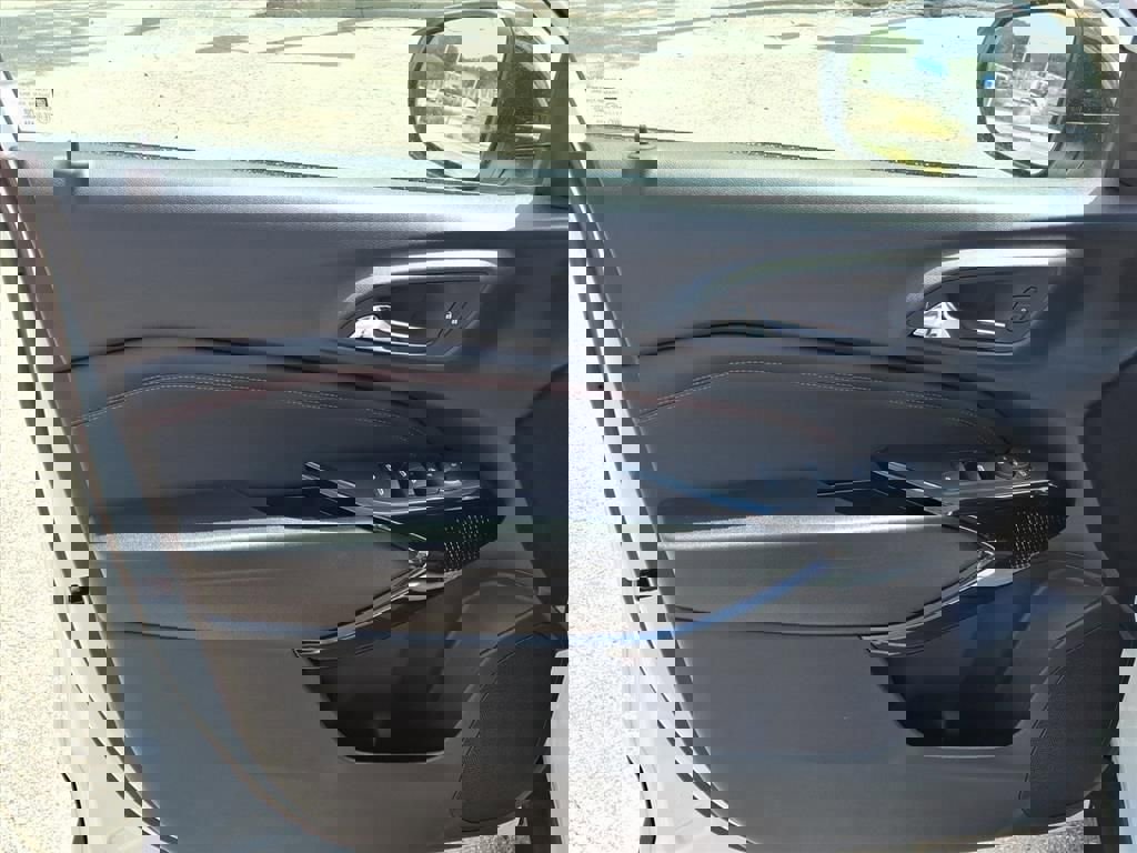 New 2026 Chevrolet Trax RS w/ Driver Confidence Package image 10