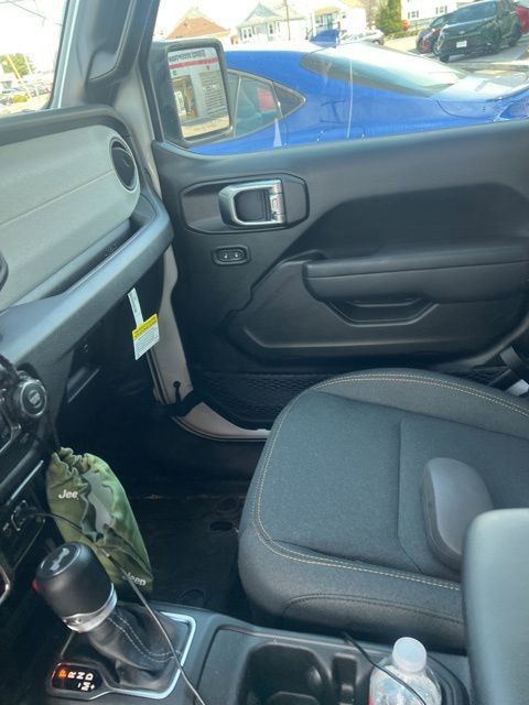 Used 2025 Jeep Wrangler Sport S image 6