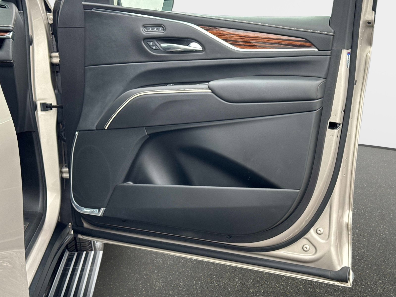 Used 2021 Cadillac Escalade Premium Luxury w/ Driver Assist Tech Package image 12