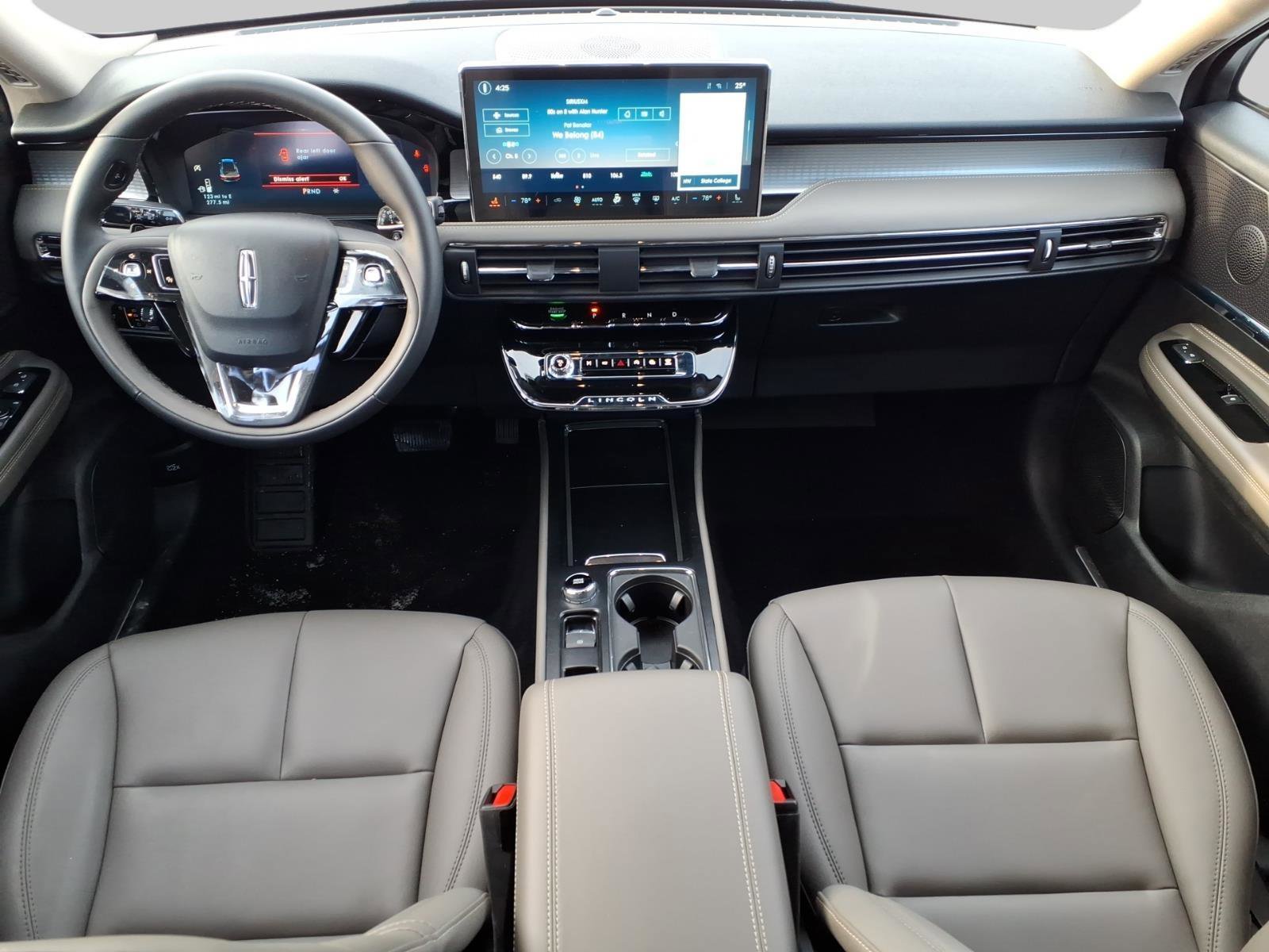 Used 2026 Lincoln Corsair Premiere image 7