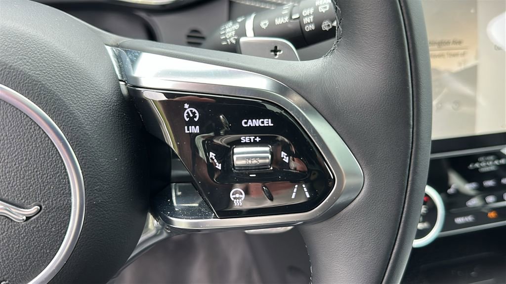 Used 2025 Jaguar F-PACE R-Dynamic S AWD/4WD image 14