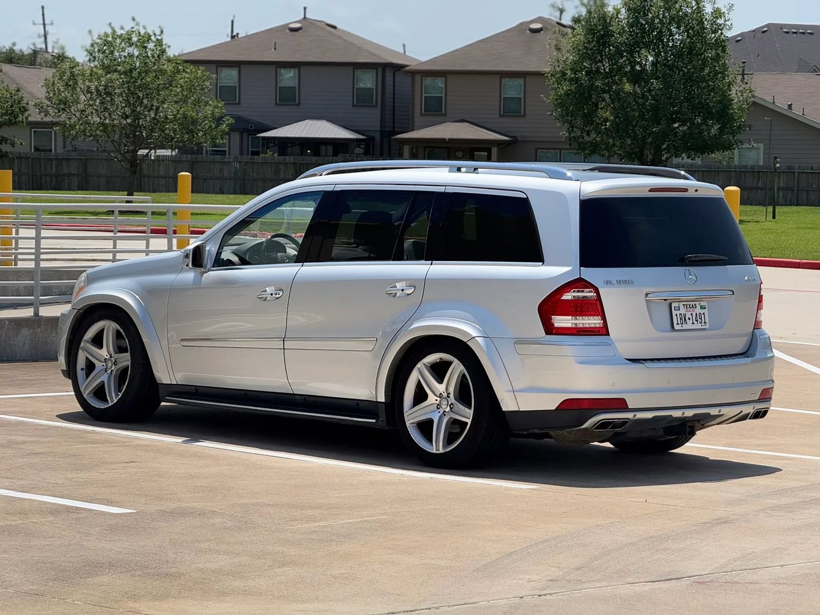 Used 2011 Mercedes-Benz GL 550 4MATIC image 5