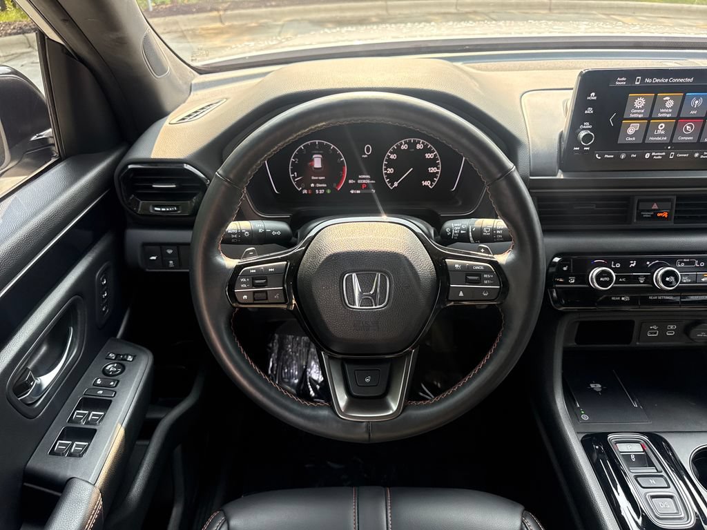 Used 2025 Honda Pilot TrailSport image 19