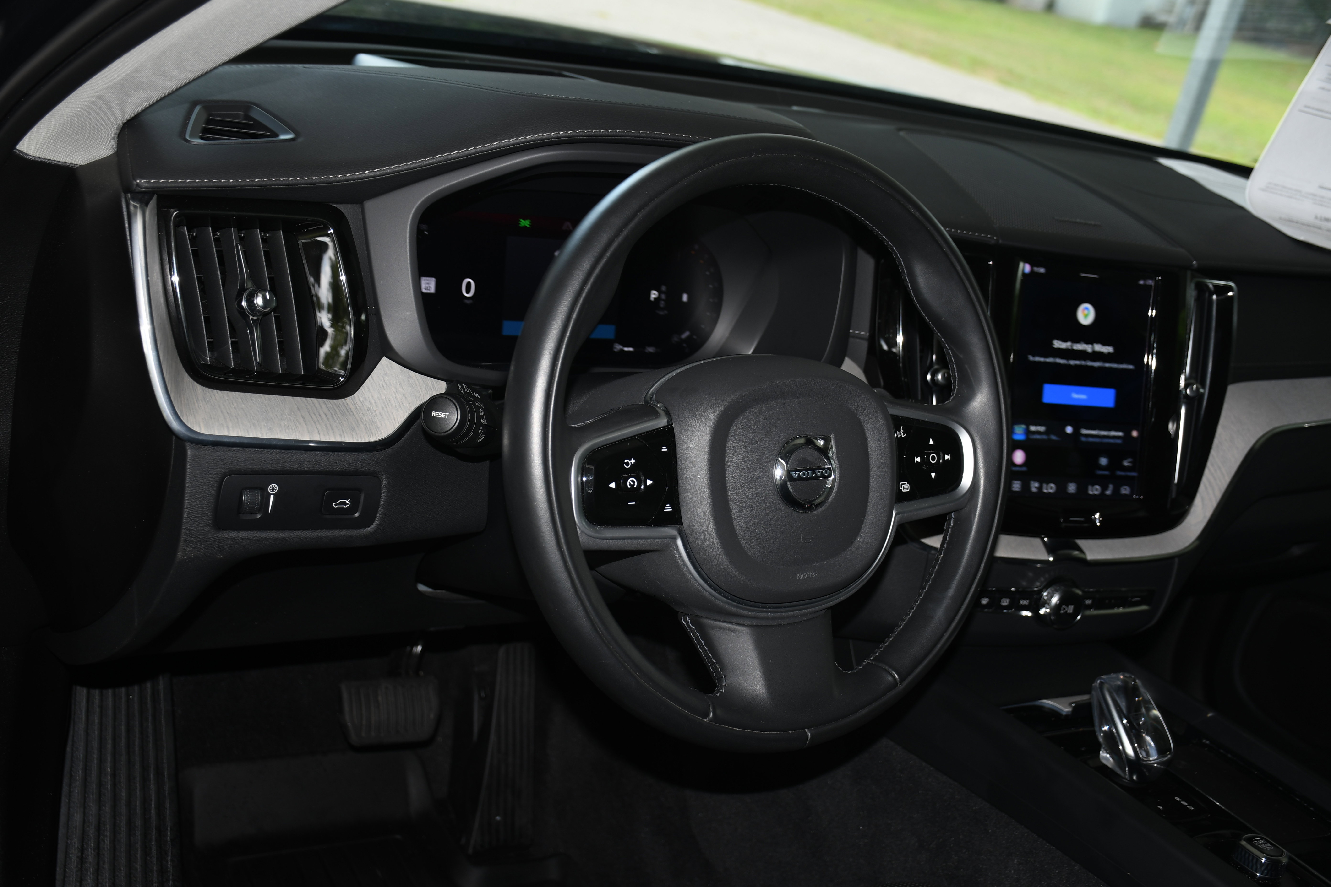 Used 2022 Volvo XC60 B5 Inscription w/ Advanced Package FWD image 9