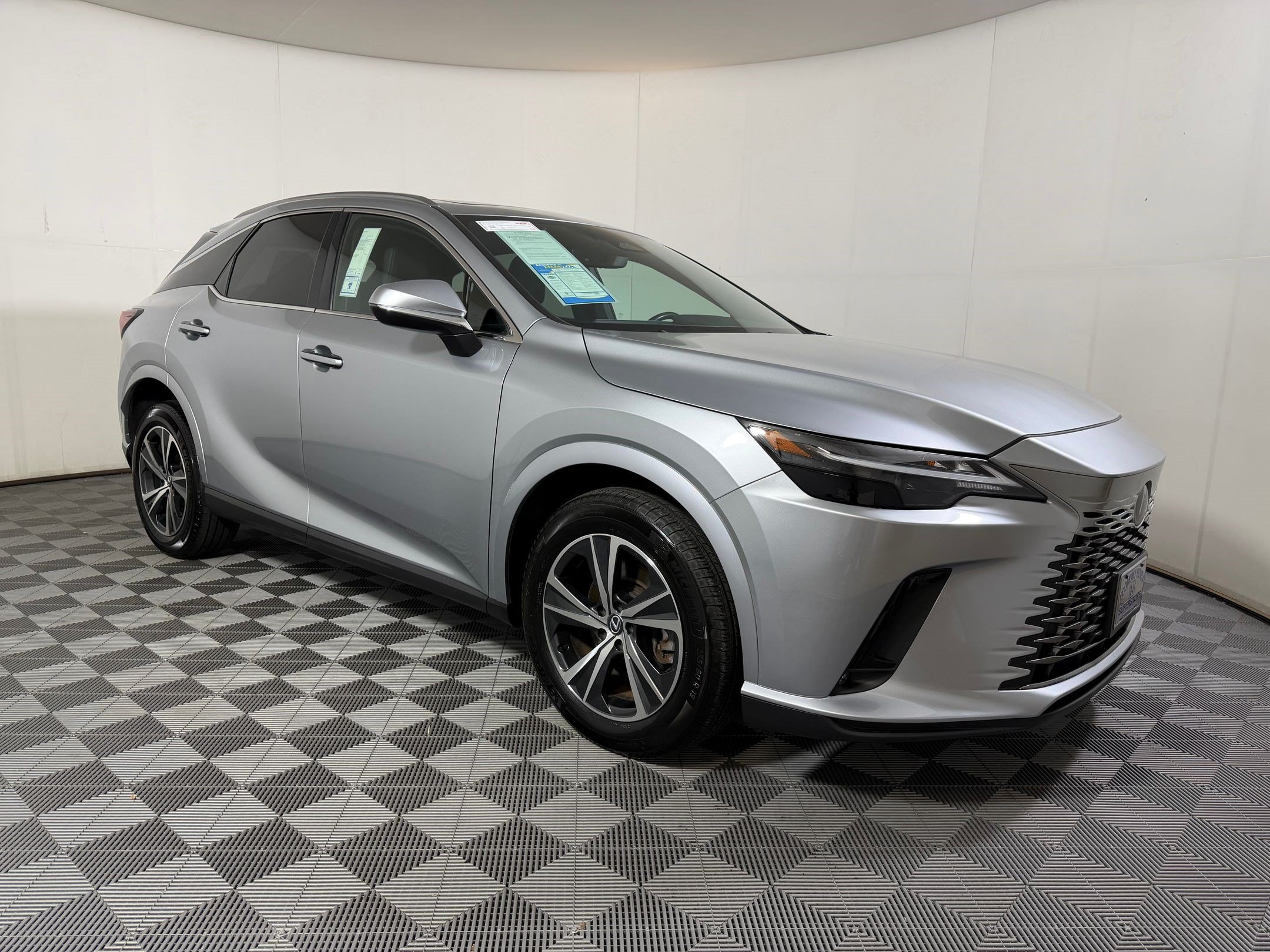 Used 2023 Lexus RX 350 Premium w/ Accessory Package AWD/4WD image 6
