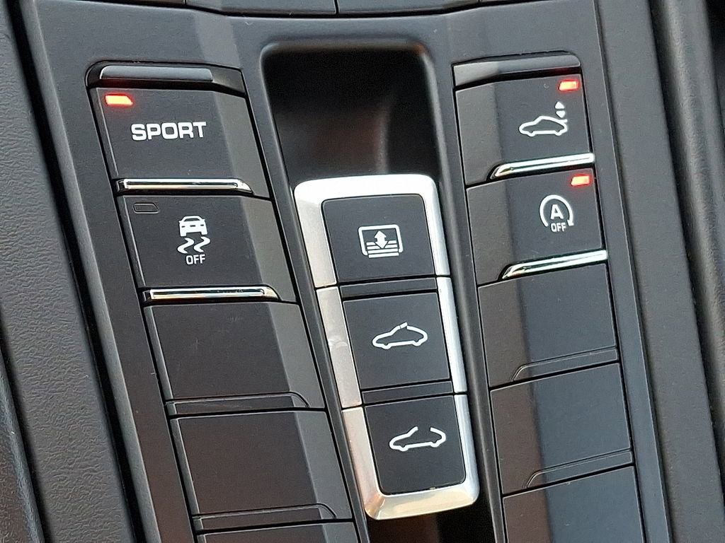 Used 2015 Porsche 911 Carrera 4 image 23