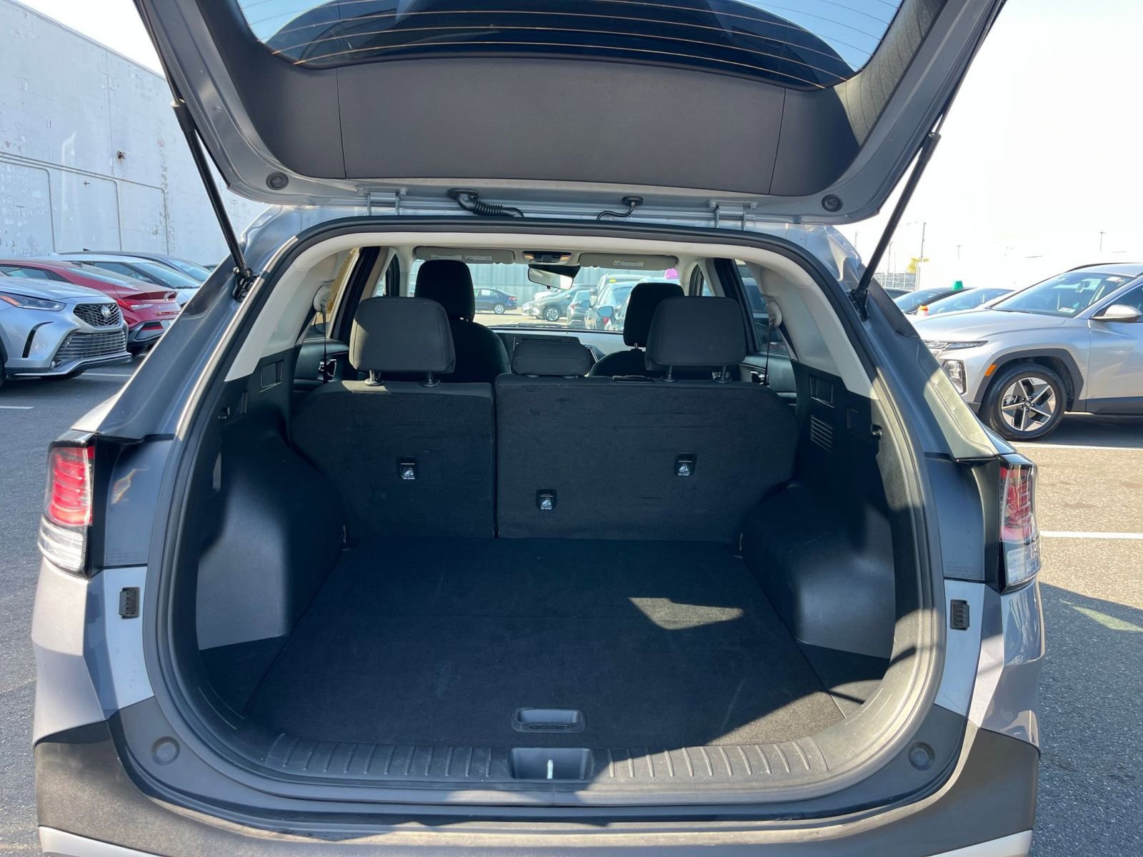 Used 2025 Kia Sportage LX image 30