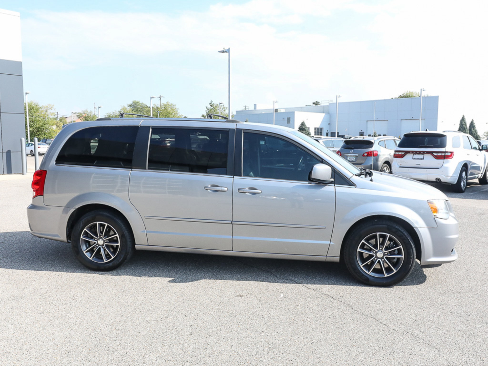 Used 2017 Dodge Grand Caravan SXT FWD image 8