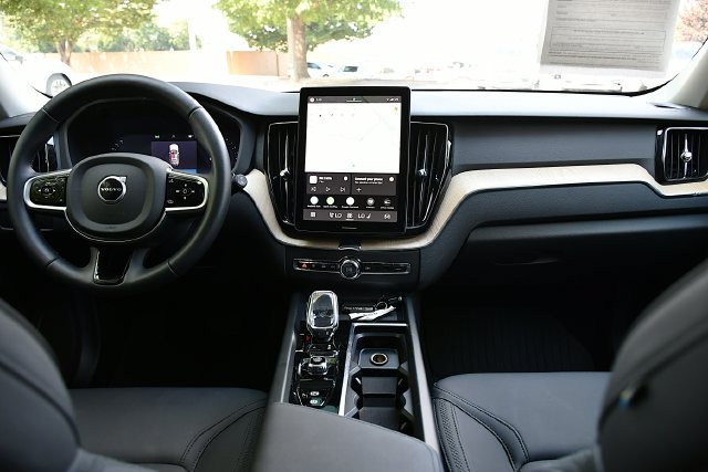 Certified 2026 Volvo XC60 B5 Plus AWD/4WD image 16