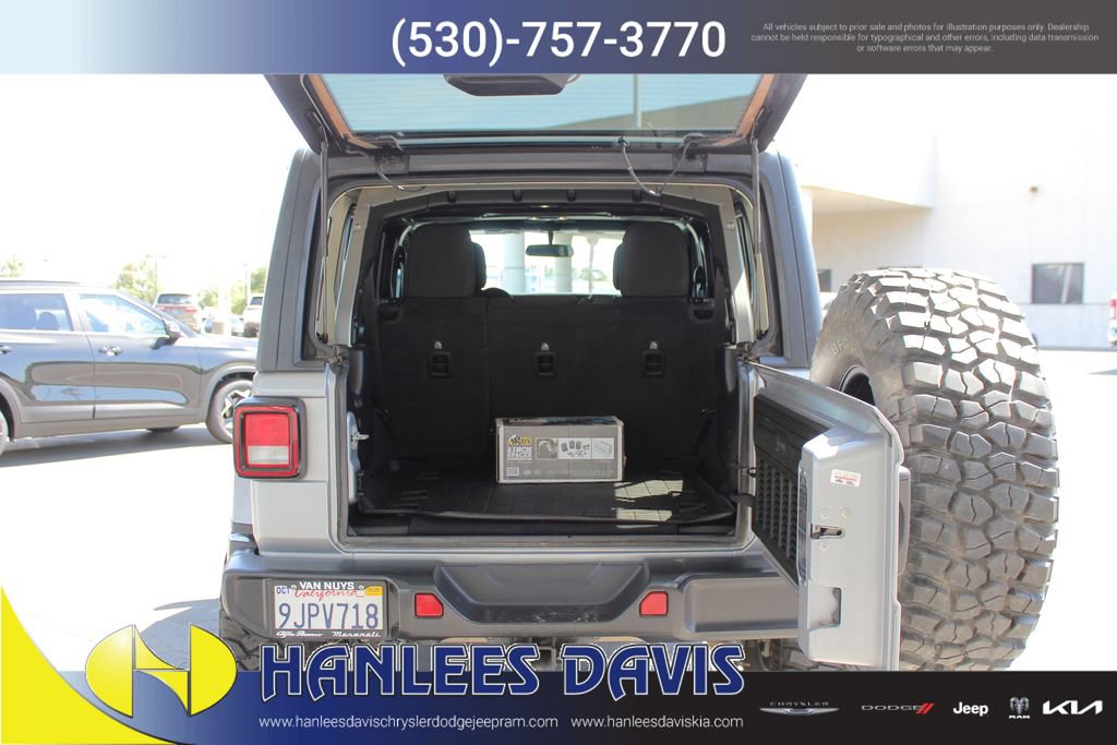 Used 2020 Jeep Wrangler Unlimited Sahara image 10