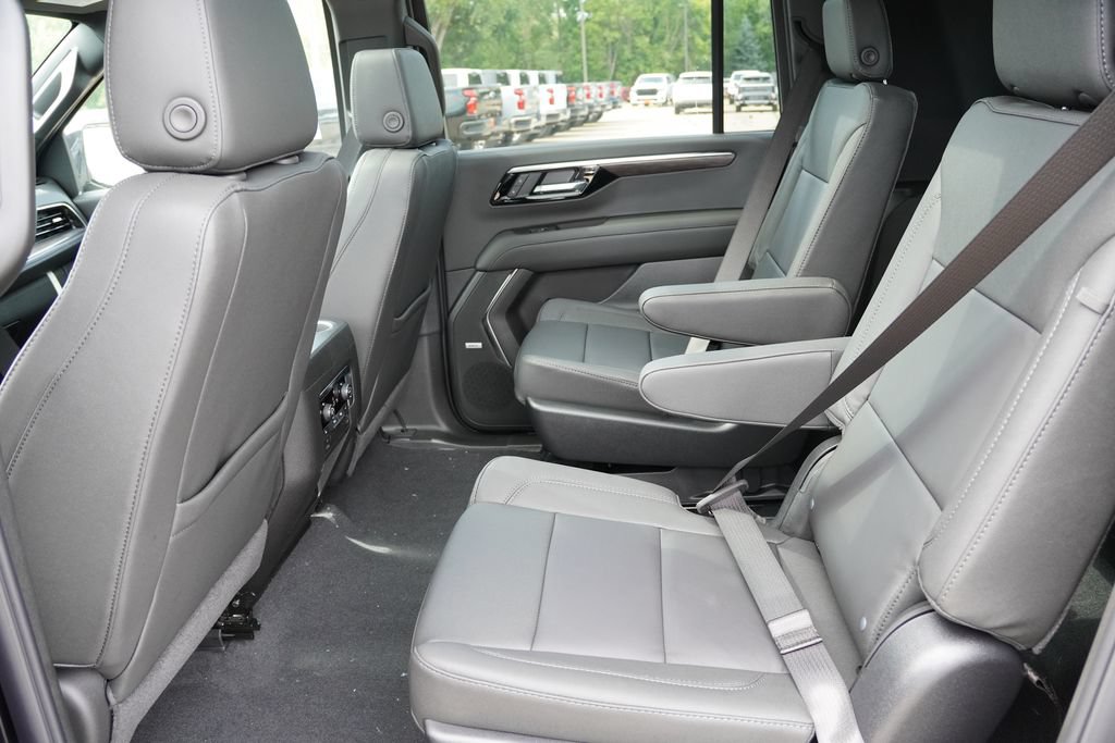 New 2026 Chevrolet Suburban LT w/ Comfort Package AWD/4WD image 12