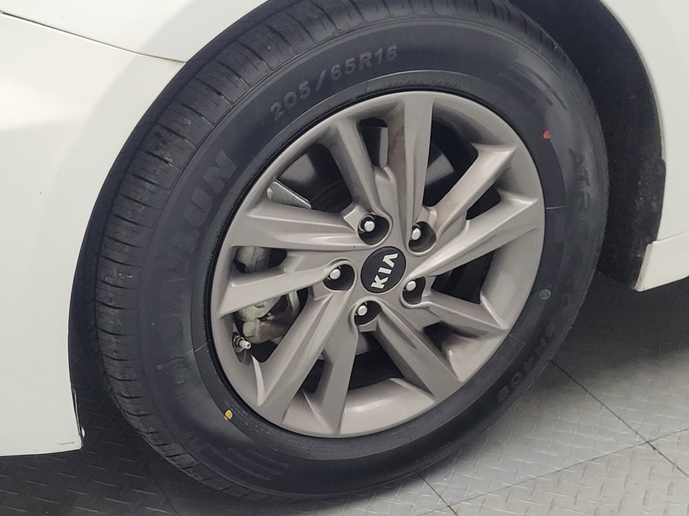 Used 2020 Kia Optima LX image 31