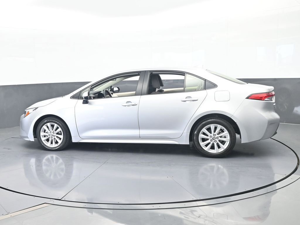 Used 2024 Toyota Corolla LE w/ LE Convenience Package image 3