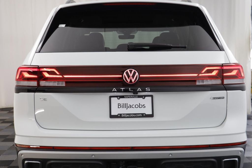 Used 2025 Volkswagen Atlas Peak Edition SE AWD/4WD image 15