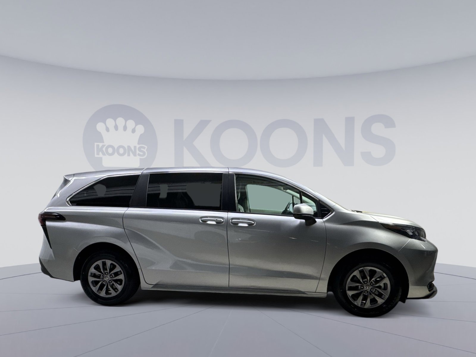 Used 2024 Toyota Sienna LE FWD image 21