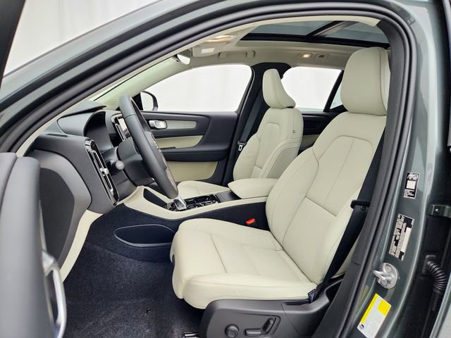 New 2026 Volvo XC40 B5 Ultra w/ Climate Package image 17
