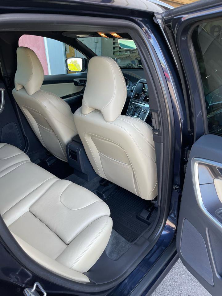 Used 2016 Volvo XC60 T6 w/ Proximity Package AWD/4WD image 18