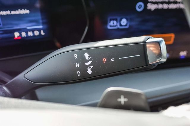 Used 2025 Chevrolet Traverse LT image 24