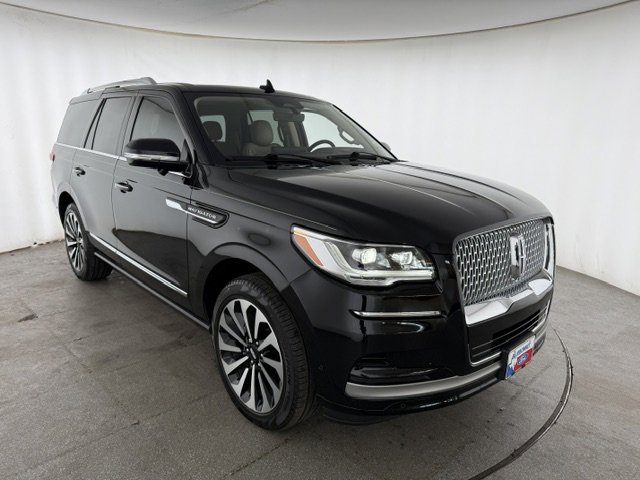 Used 2024 Lincoln Navigator Reserve AWD/4WD image 3
