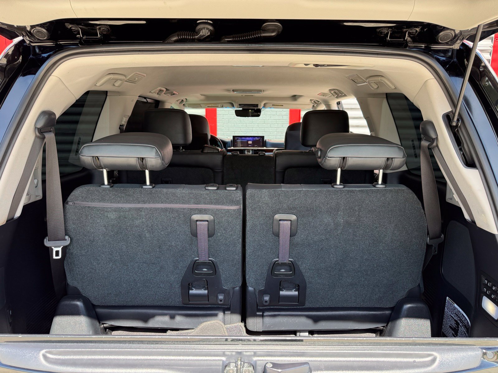 Used 2019 Lexus LX 570 4WD w/ Luxury Package image 44
