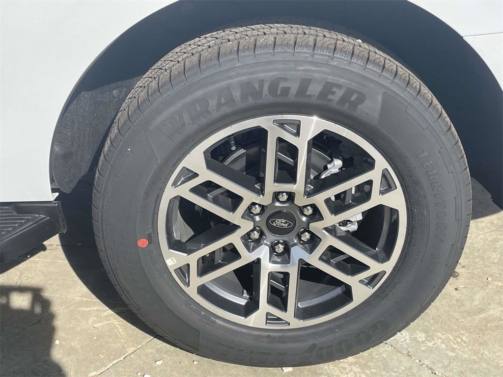 New 2025 Ford Expedition Active image 9