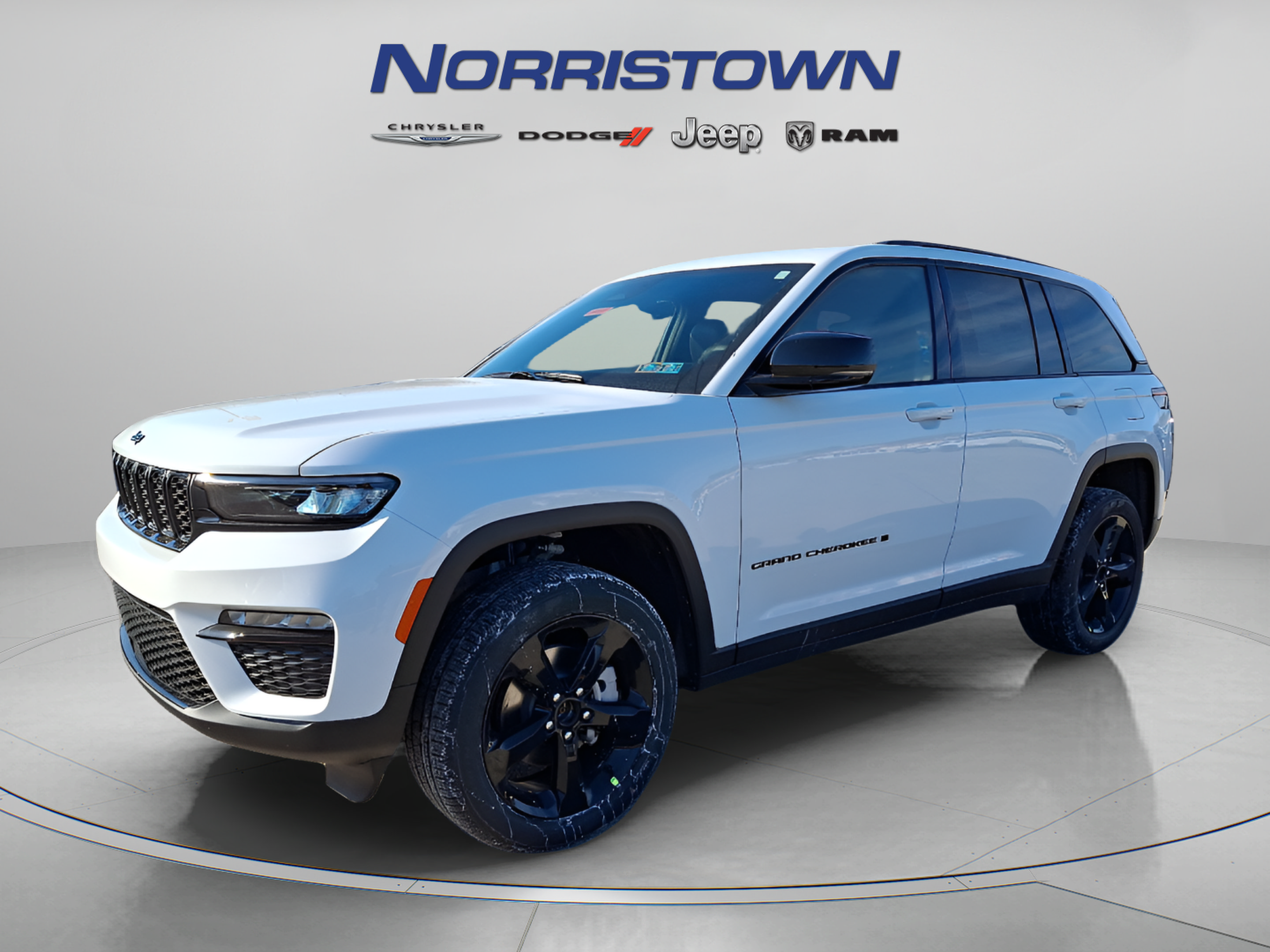 New 2025 Jeep Grand Cherokee Limited w/ Black Appearance Package AWD/4WD image 2
