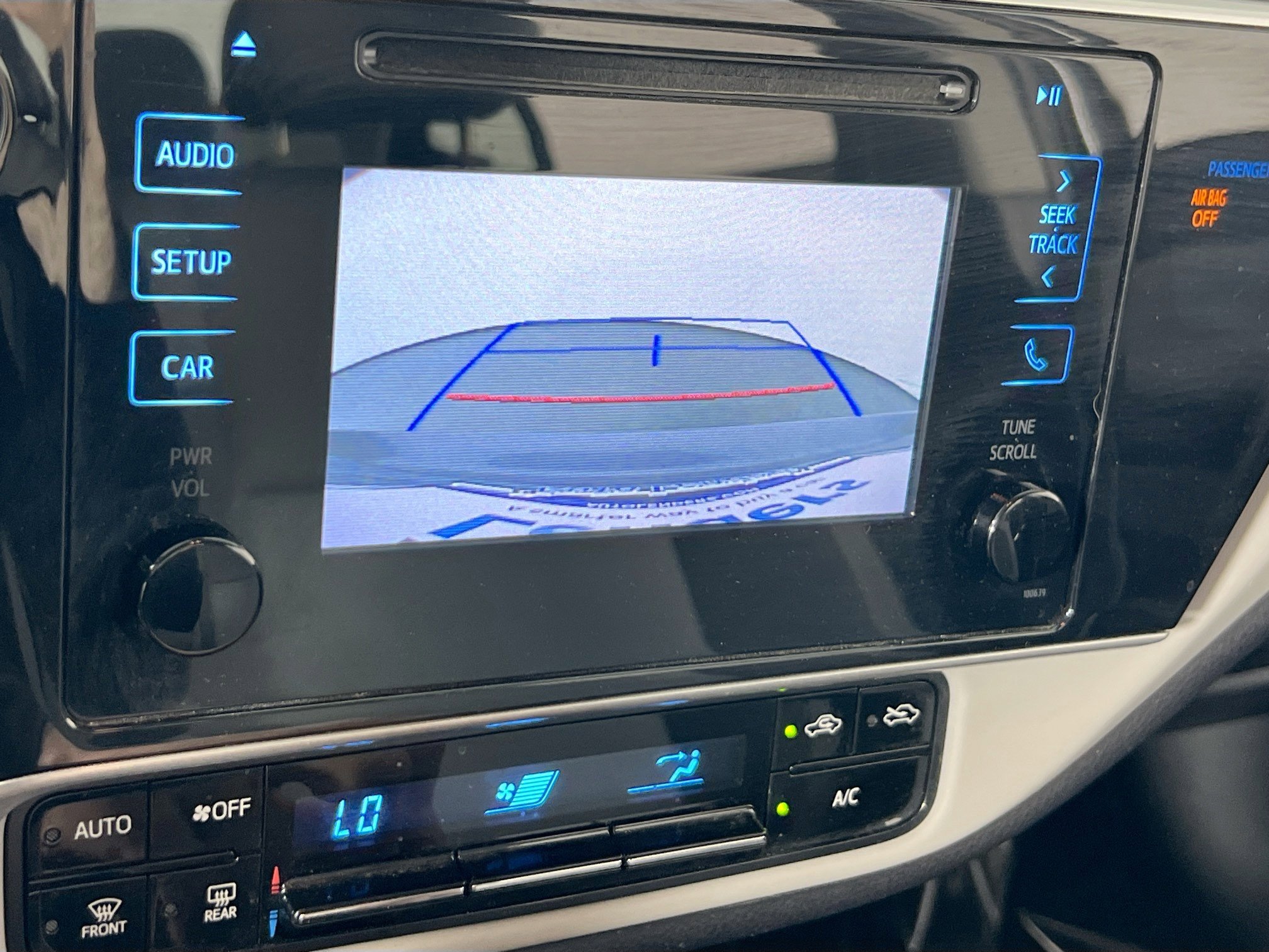 Used 2018 Toyota Corolla LE FWD image 13
