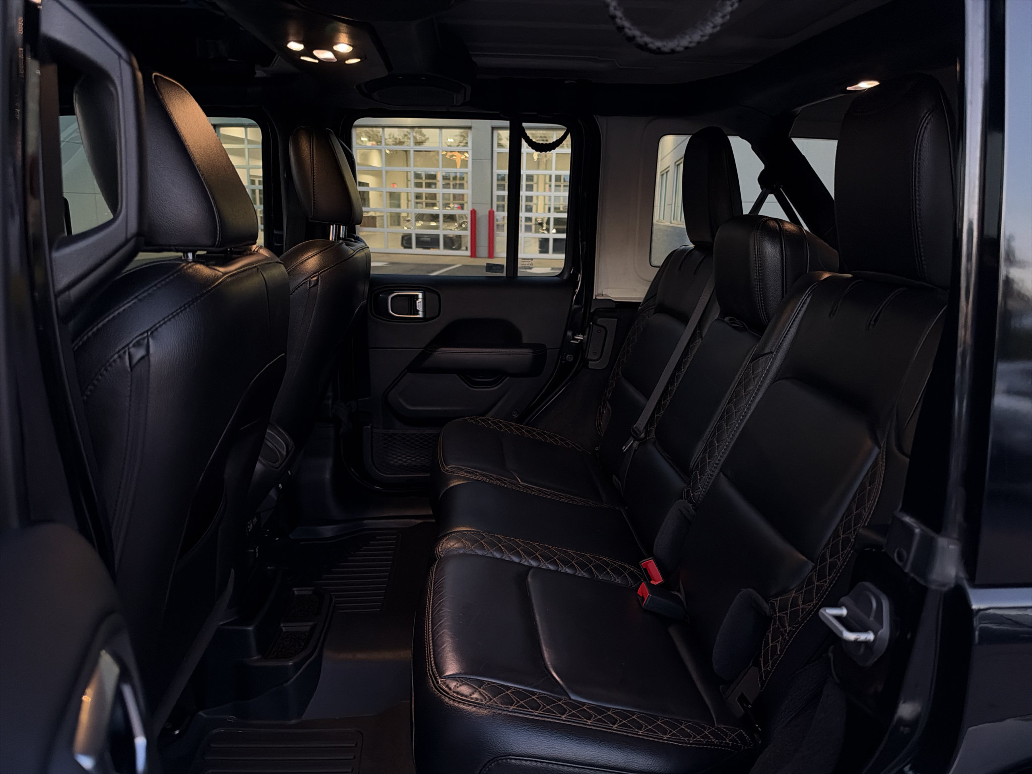 Used 2021 Jeep Wrangler Unlimited Sahara AWD/4WD image 14
