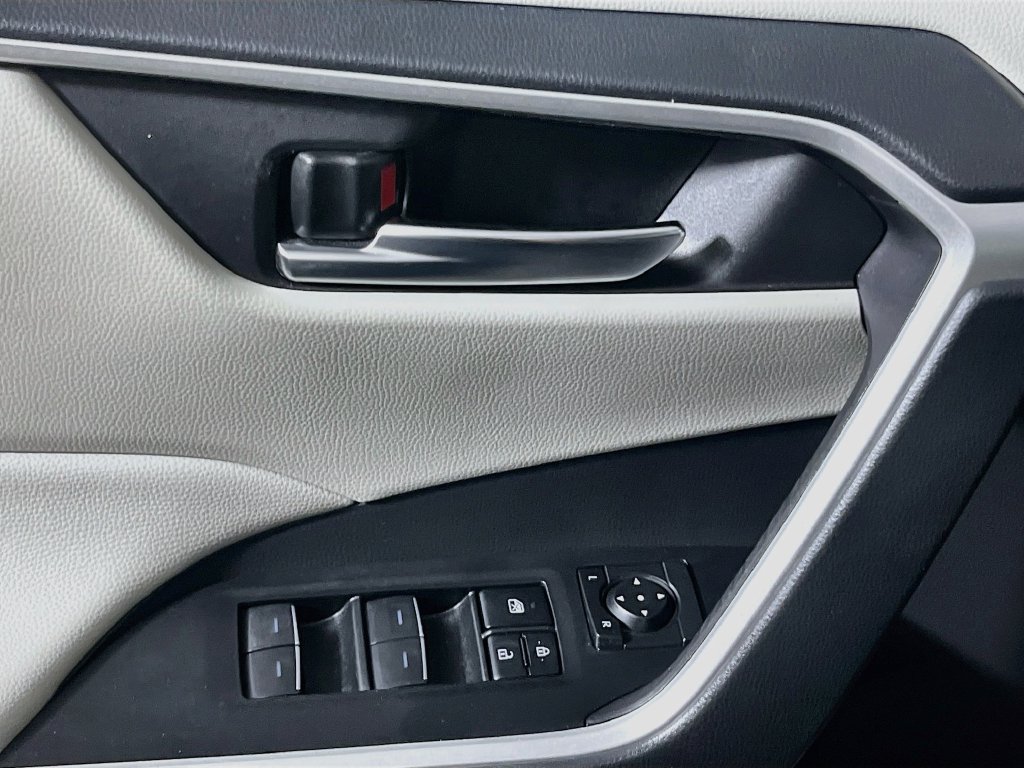 Used 2024 Toyota RAV4 XLE w/ Convenience Package FWD image 16