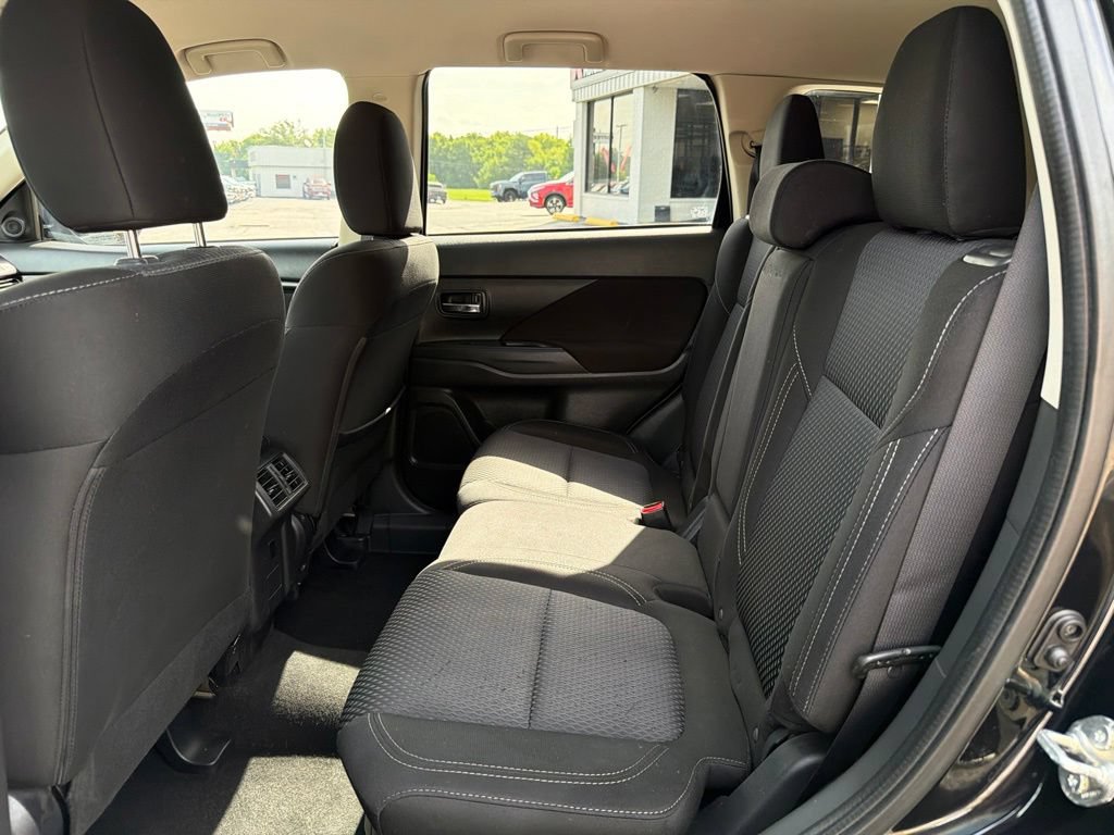 Used 2020 Mitsubishi Outlander SE AWD/4WD image 30