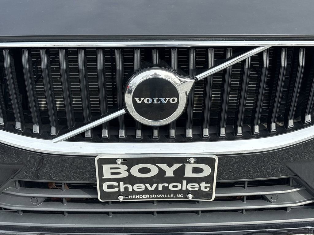Used 2022 Volvo XC60 B5 Momentum w/ Climate Package image 31