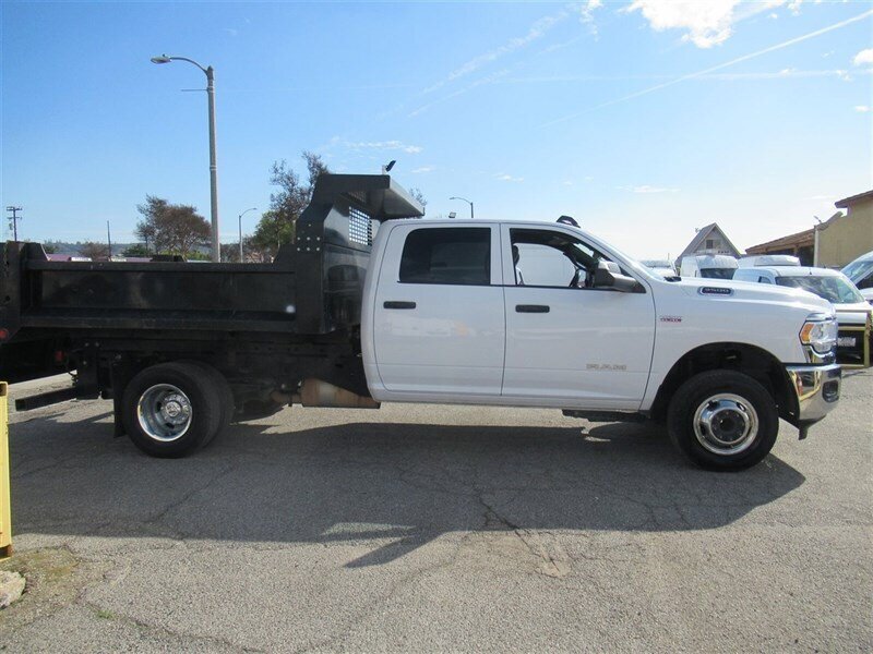 Used 2022 RAM 3500 Tradesman w/ Chrome Appearance Group RWD image 9