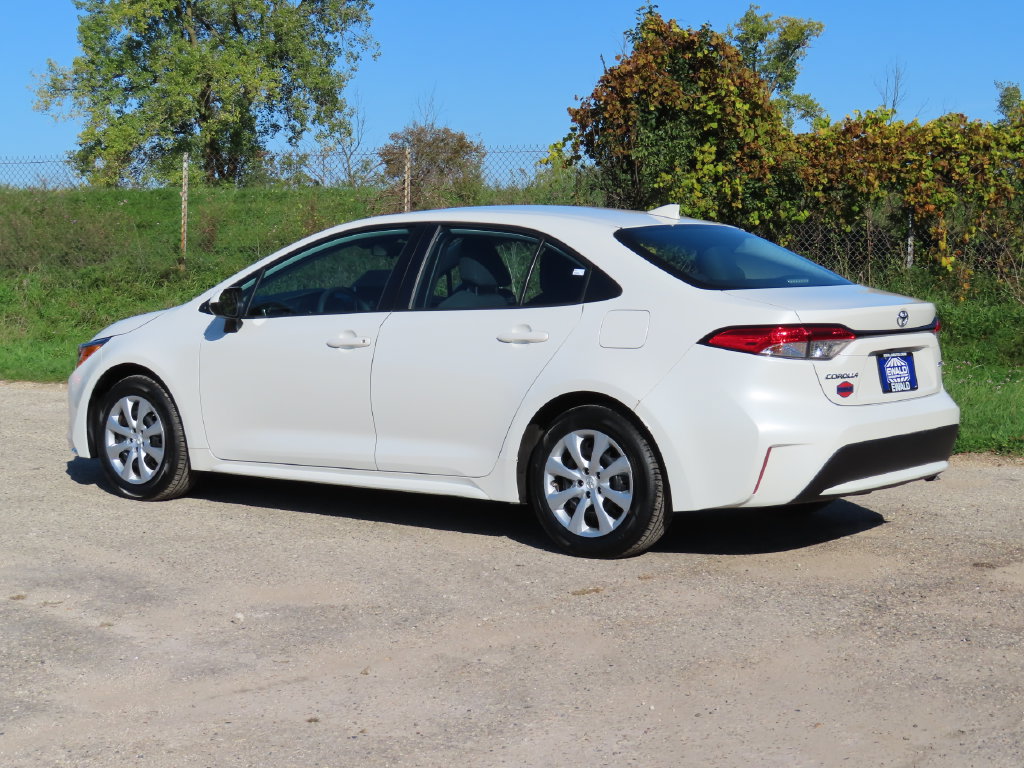 Used 2020 Toyota Corolla LE FWD image 25