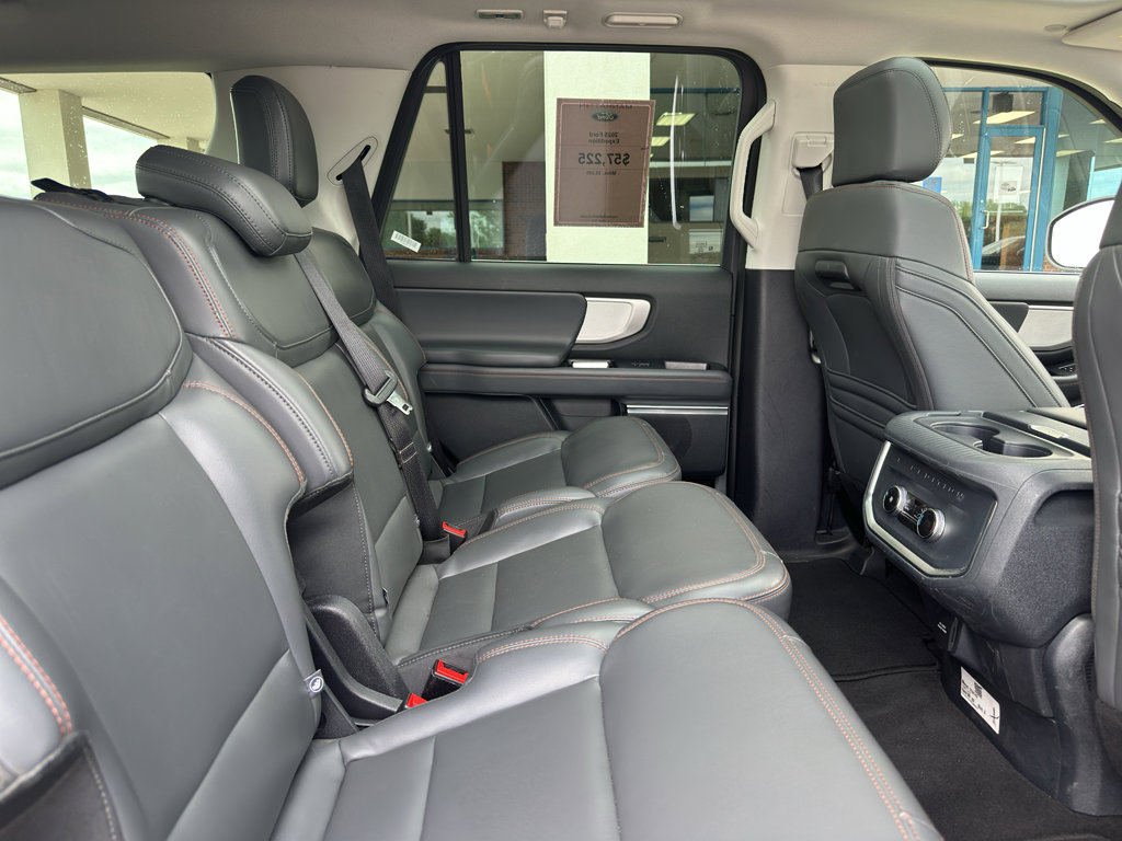 Used 2025 Ford Expedition Active AWD/4WD image 33