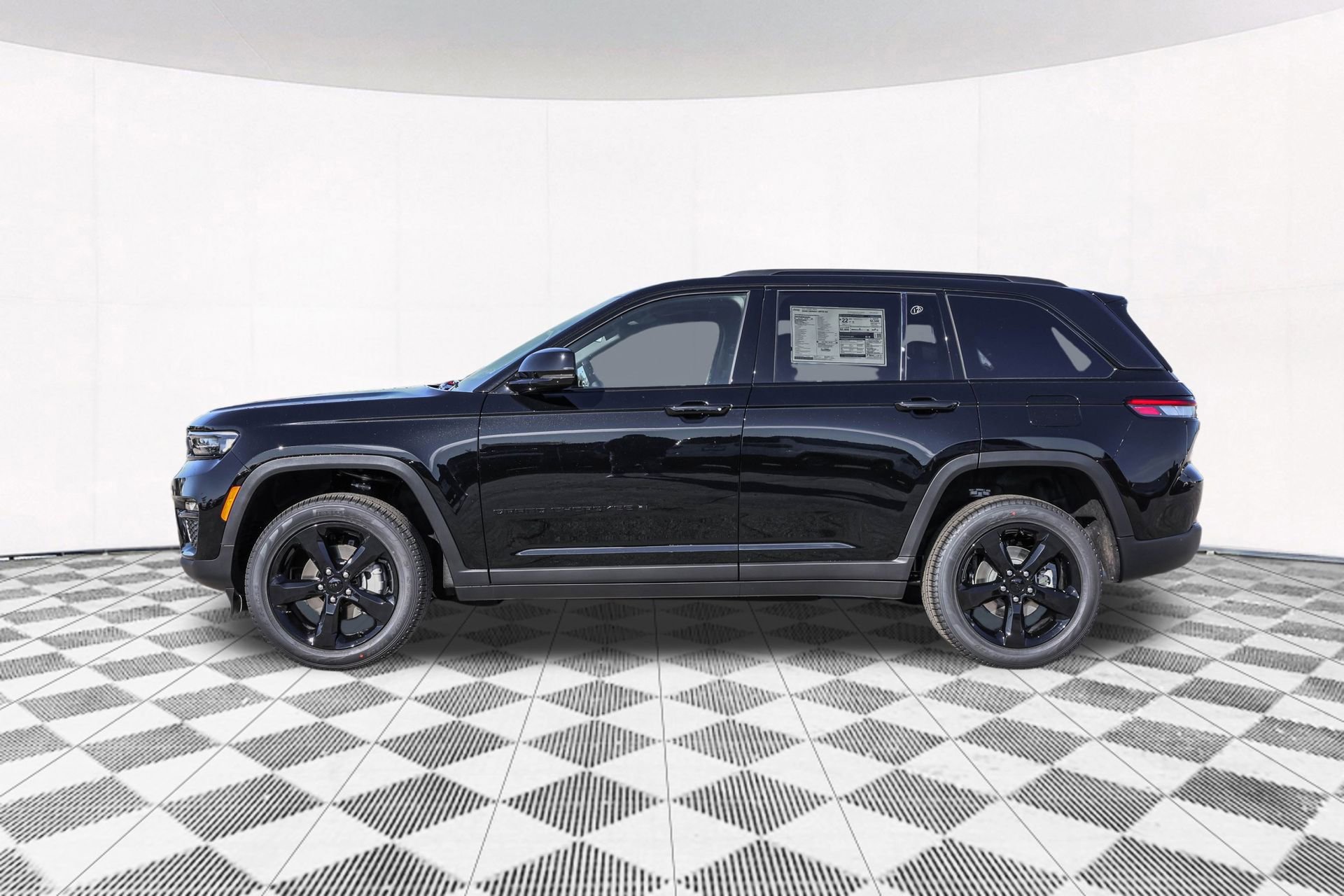 New 2025 Jeep Grand Cherokee Limited w/ Black Appearance Package image 8