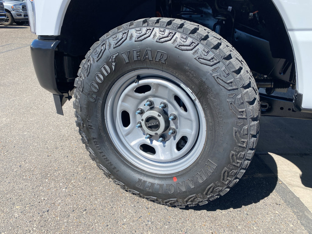 New 2026 Ford F250 XL w/ XL Off-Road Package image 2