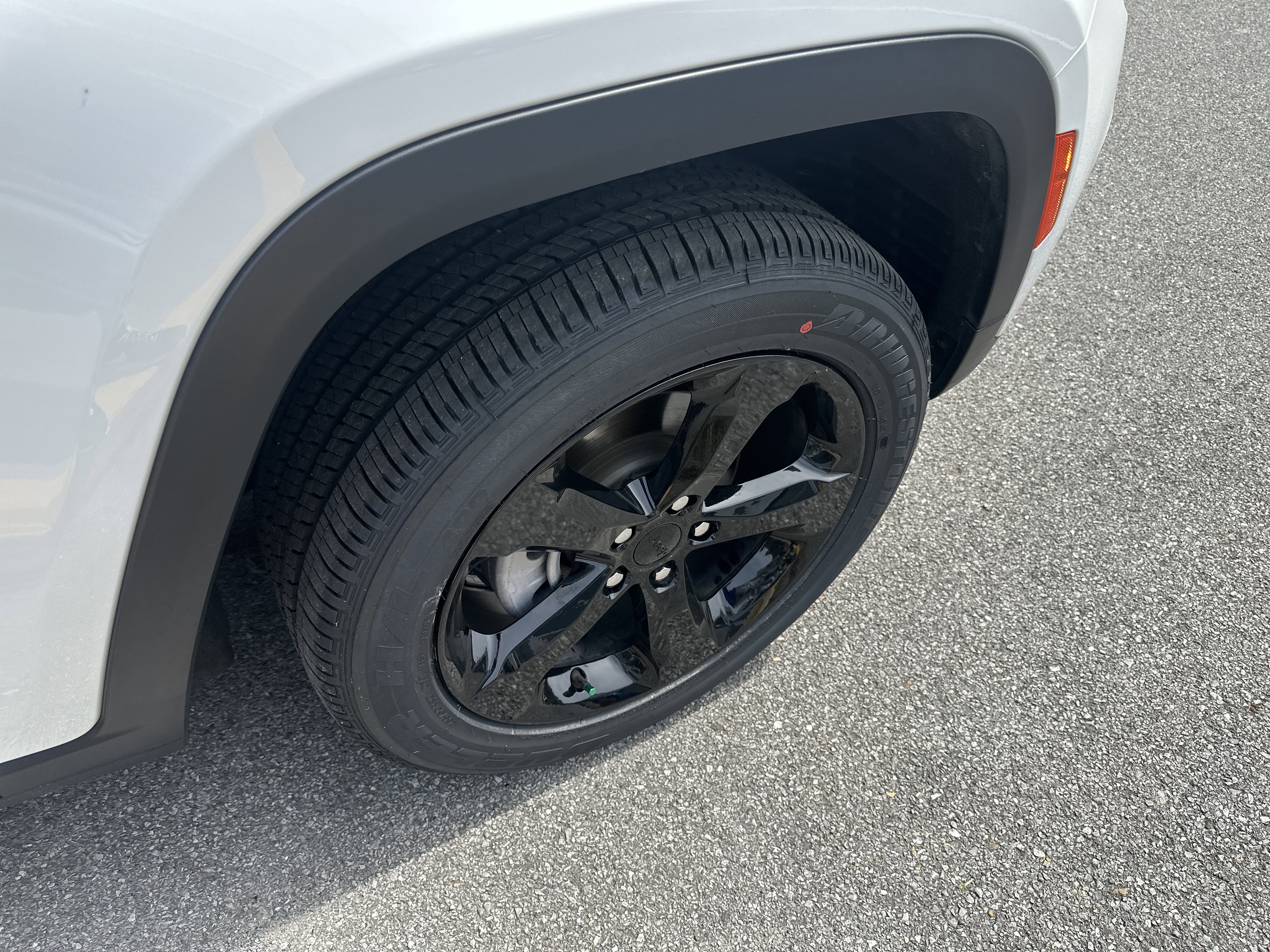 Used 2023 Jeep Grand Cherokee Altitude AWD/4WD image 31