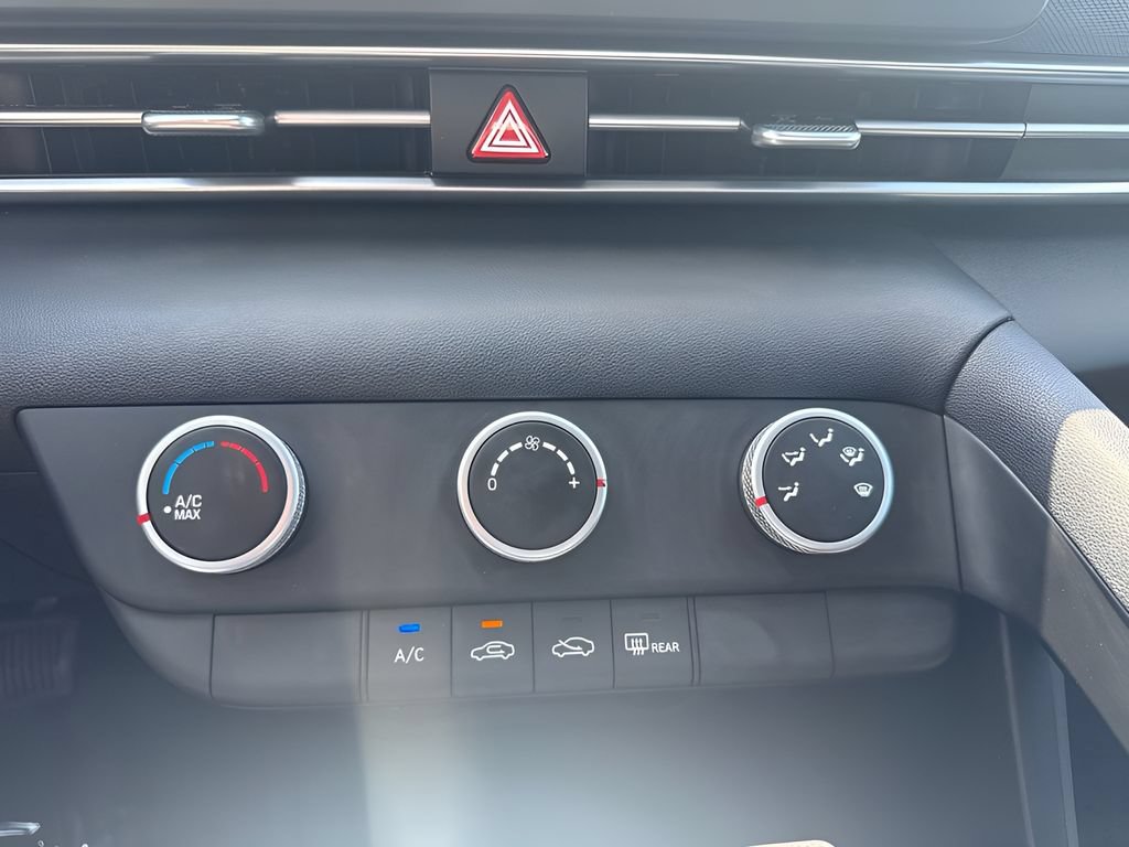 Used 2026 Hyundai Elantra SE FWD image 10