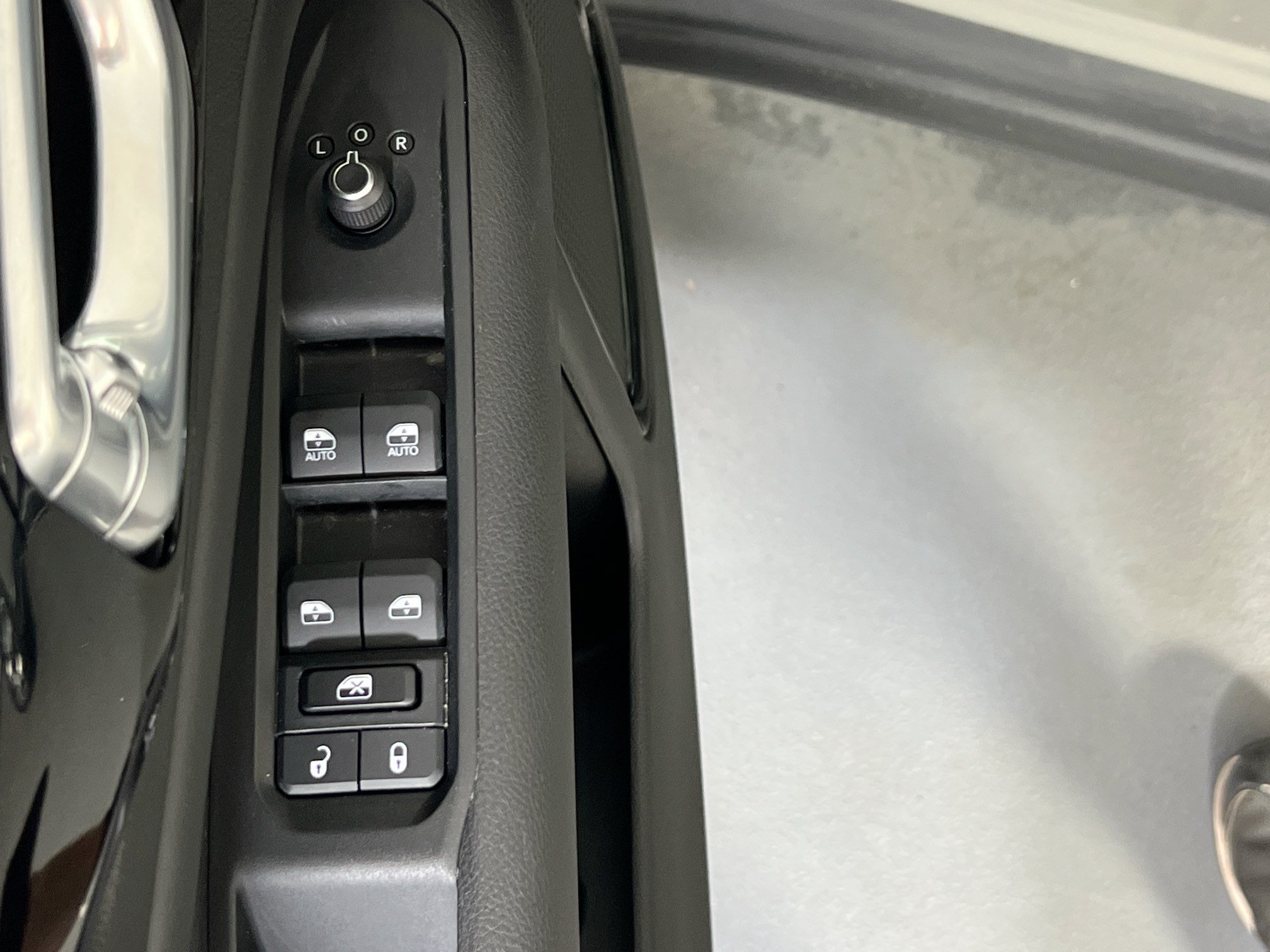 Used 2022 Jeep Compass Trailhawk w/ Trailhawk Convenience Group AWD/4WD image 17