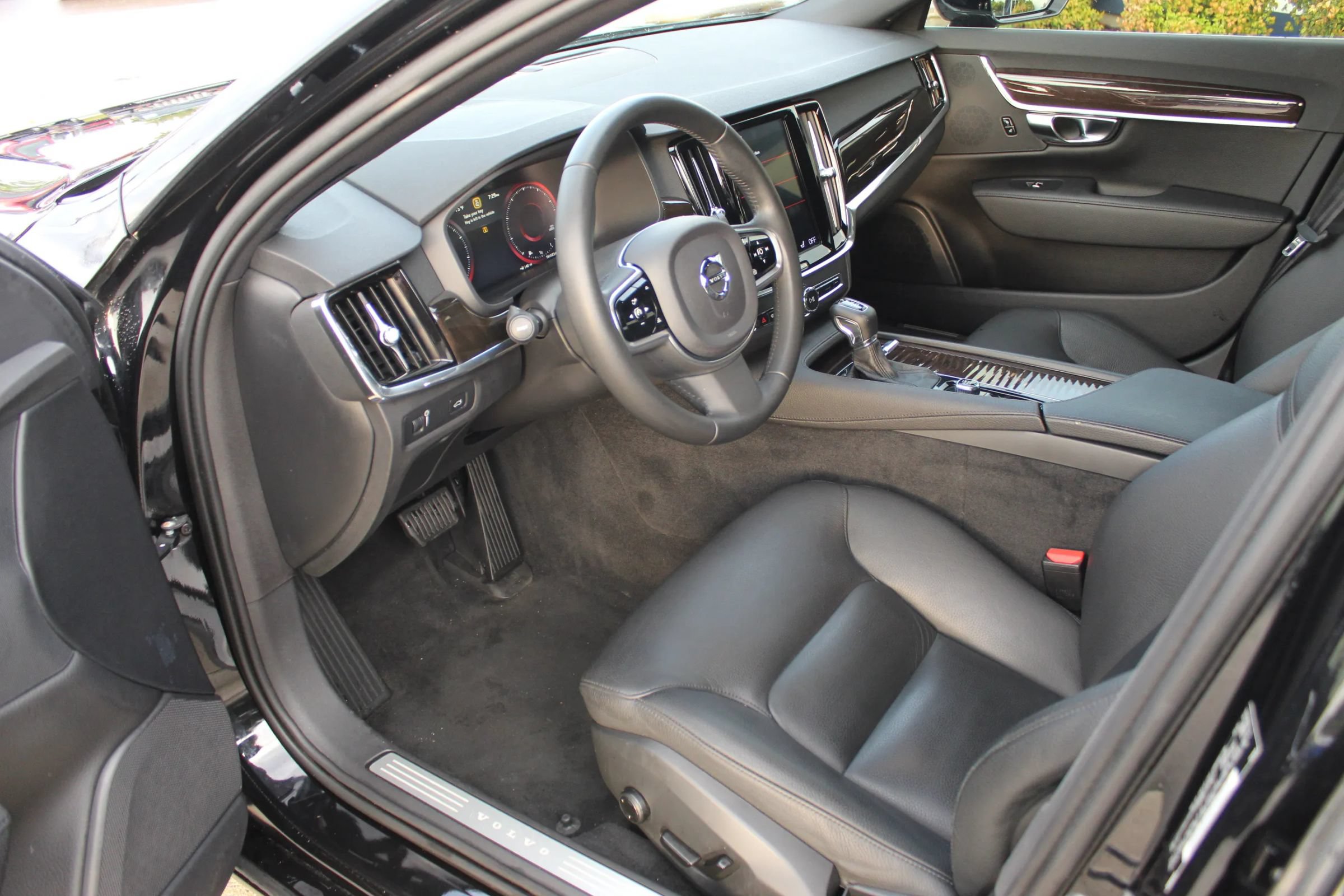 Used 2018 Volvo S90 T6 Momentum w/ Convenience Package AWD/4WD image 11