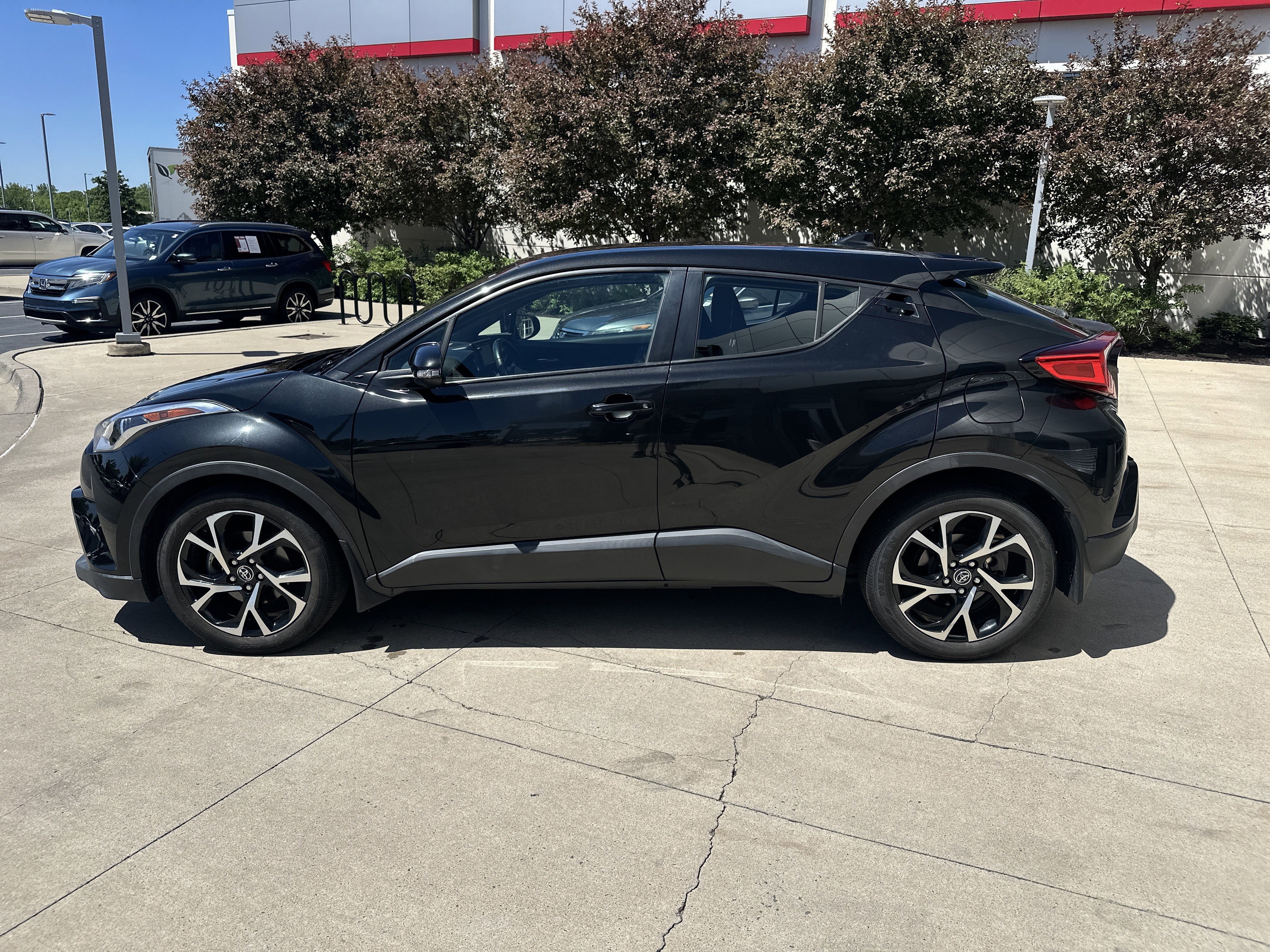 Used 2018 Toyota C-HR XLE FWD image 9